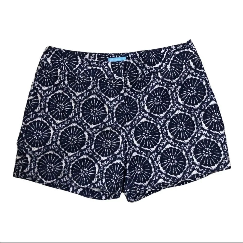 J. McLaughlin Shorts Blue and White Print Cotton Walking Shorts Size 2.